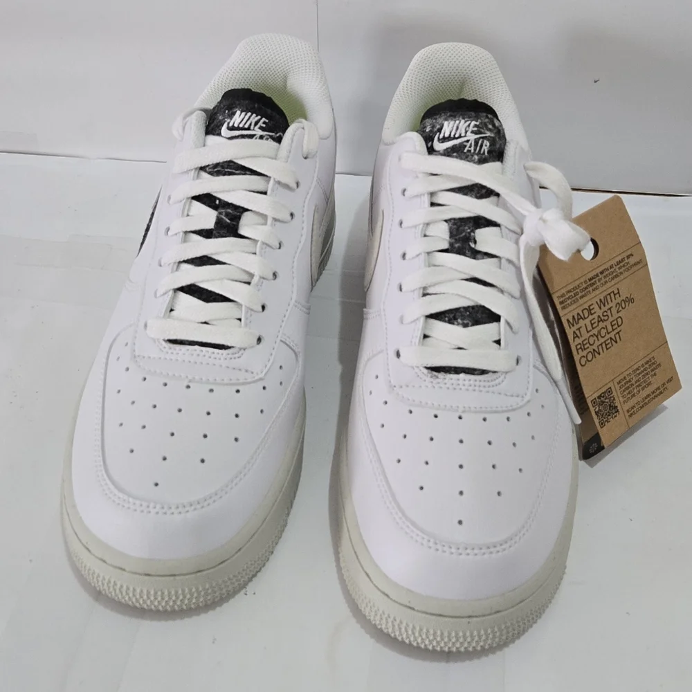 Nike Women's Air Force‎ 1 Low '07 SE Sneakers